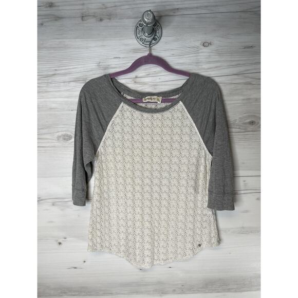 Abercrombie & Fitch Tops - Abercrombie & Fitch Shirt Womens Small Gray White Raglan 3/4 Sleeve‎ Lace Knit